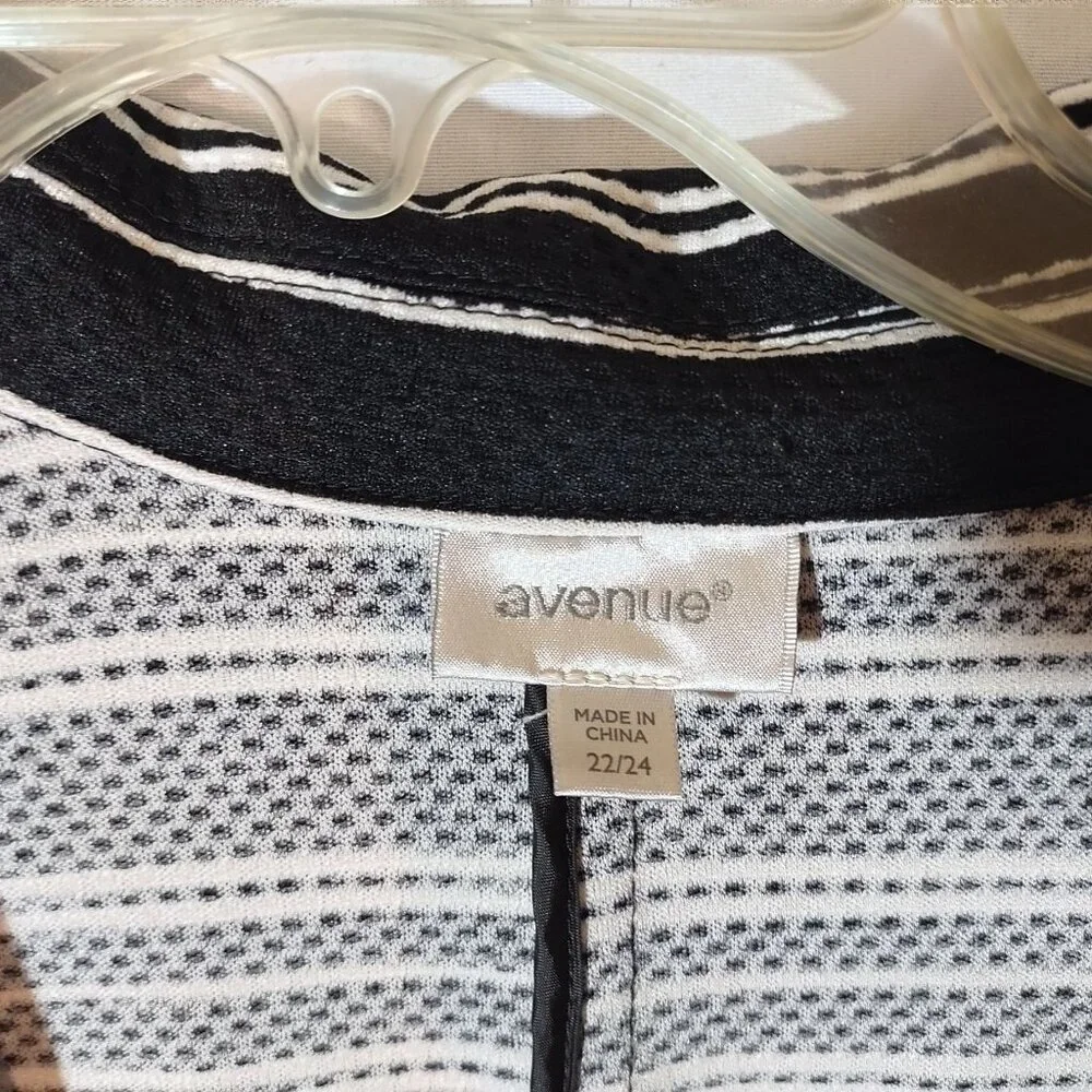 Avenue Womens Plus Size 22/24 Black & White Striped Open-Front Blazer Jacket